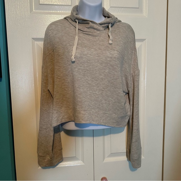 Urban Outfitters Light Gray Cropped Hoodie Size Small - Picture 1 of 4